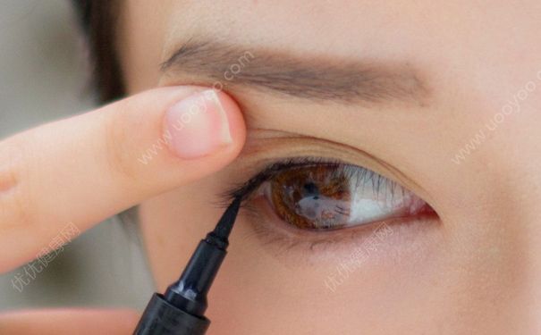 眼線筆和眼線液哪個好？眼線液和眼線筆哪個好用？(2)