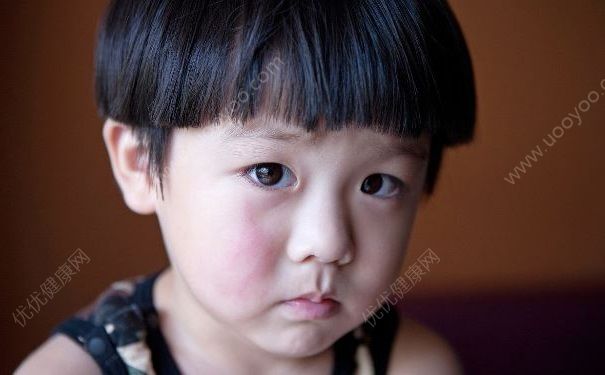 2歲男童報5個班，壓力太大狂掉頭發(2)